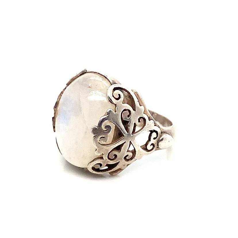 Sterling Silver Moonstone Cocktail Ring image indicator(8)
