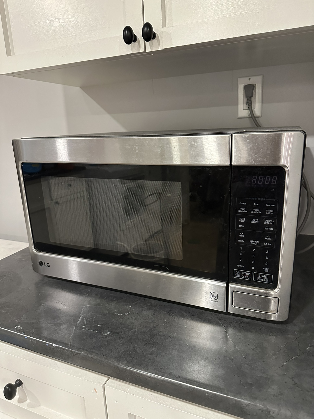 LG Microwave - photo 2