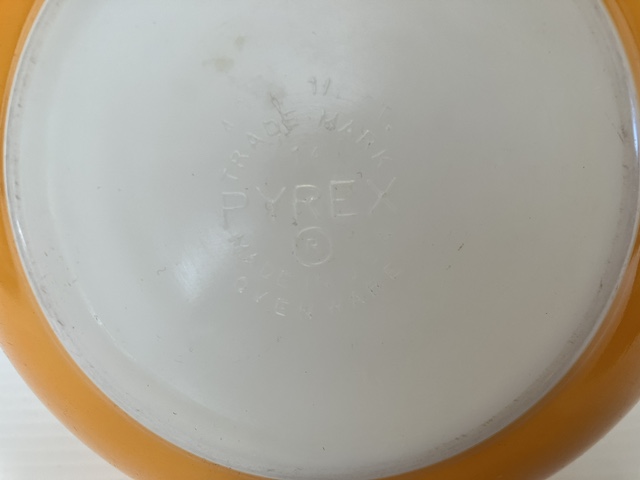 Pyrex Mixing Bowl - photo 4