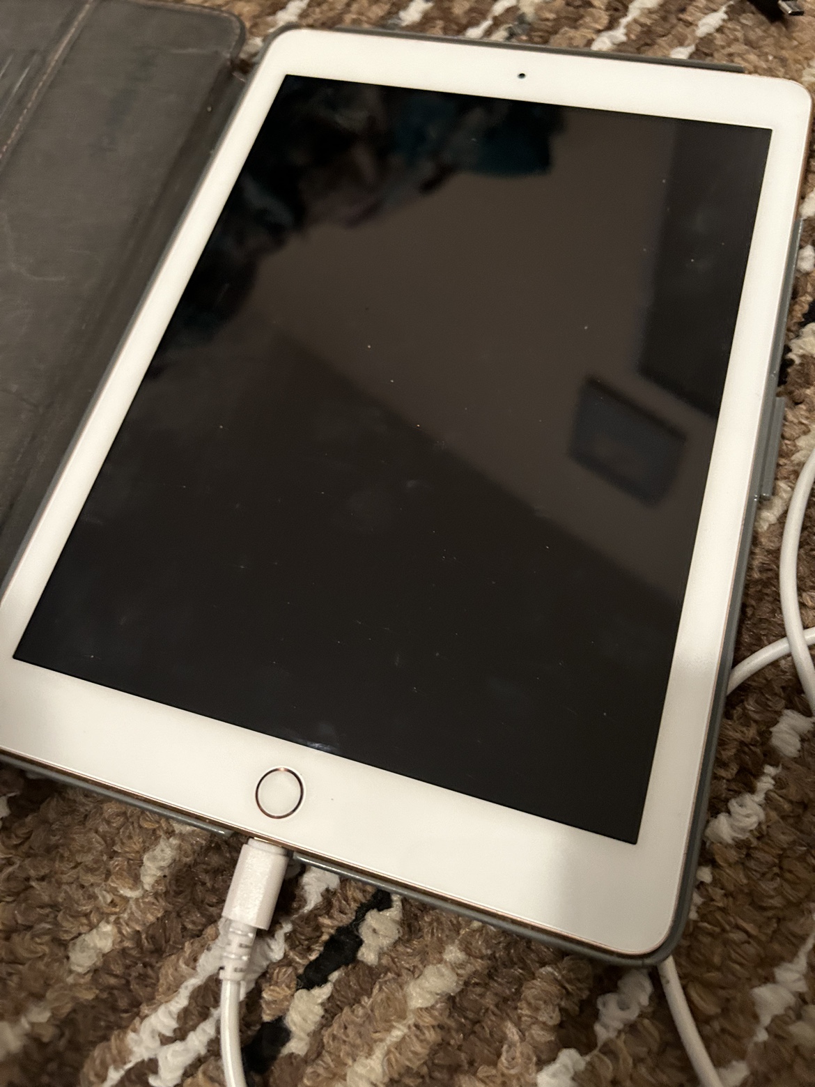 iPad 6th generation. (White)