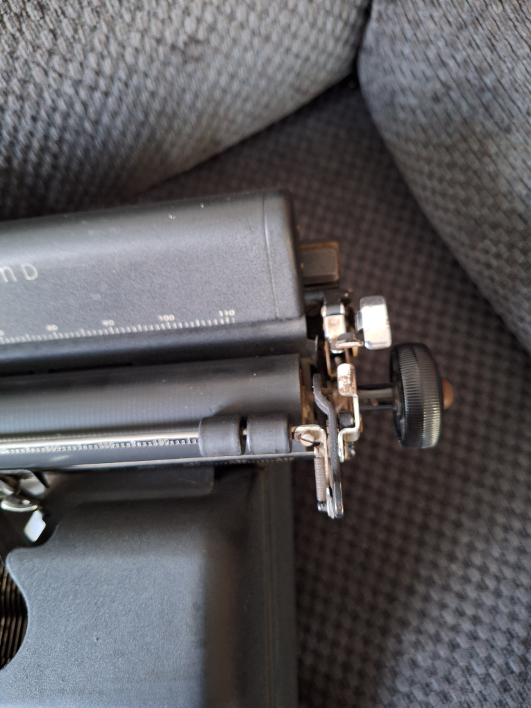 Vintage Remington Rand Typewriter - photo 4