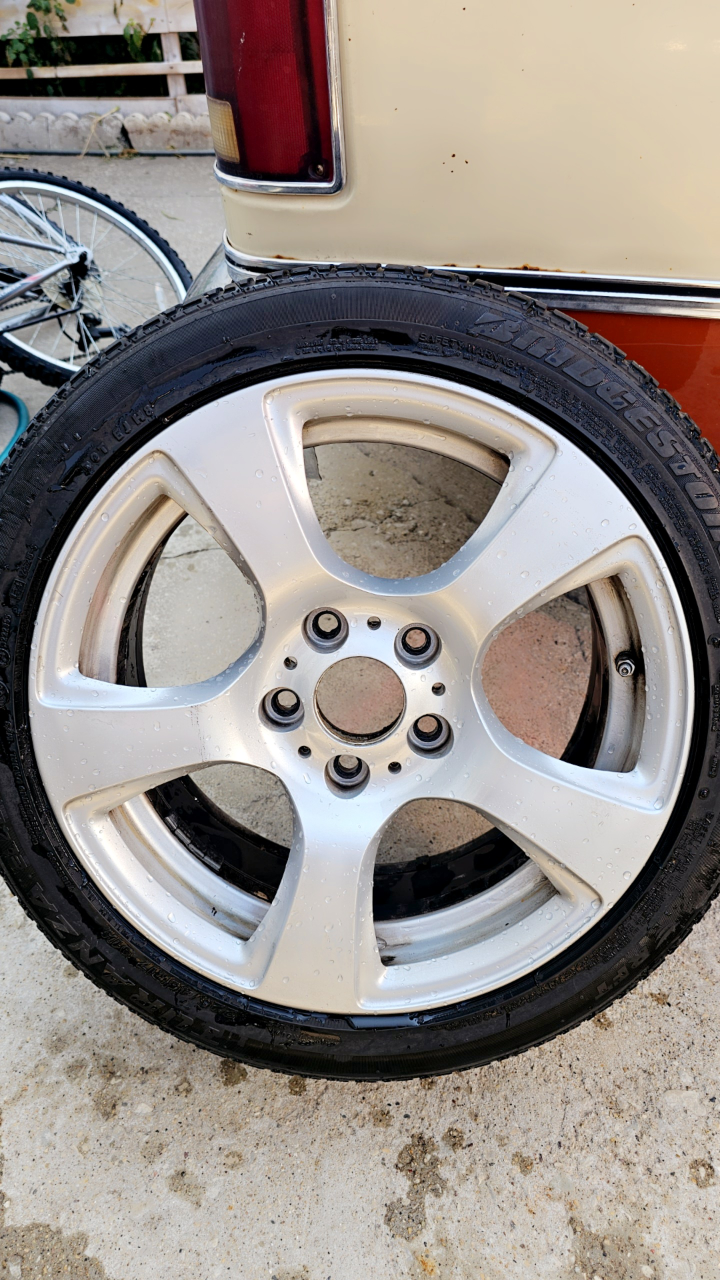 BMW 17" Wheels and Tires like new - photo 5
