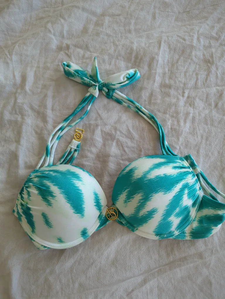 Victoria's Secret Bikini Top thumbnail