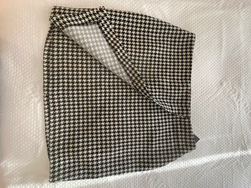 Black and White Houndstooth Skirt image indicator(2)