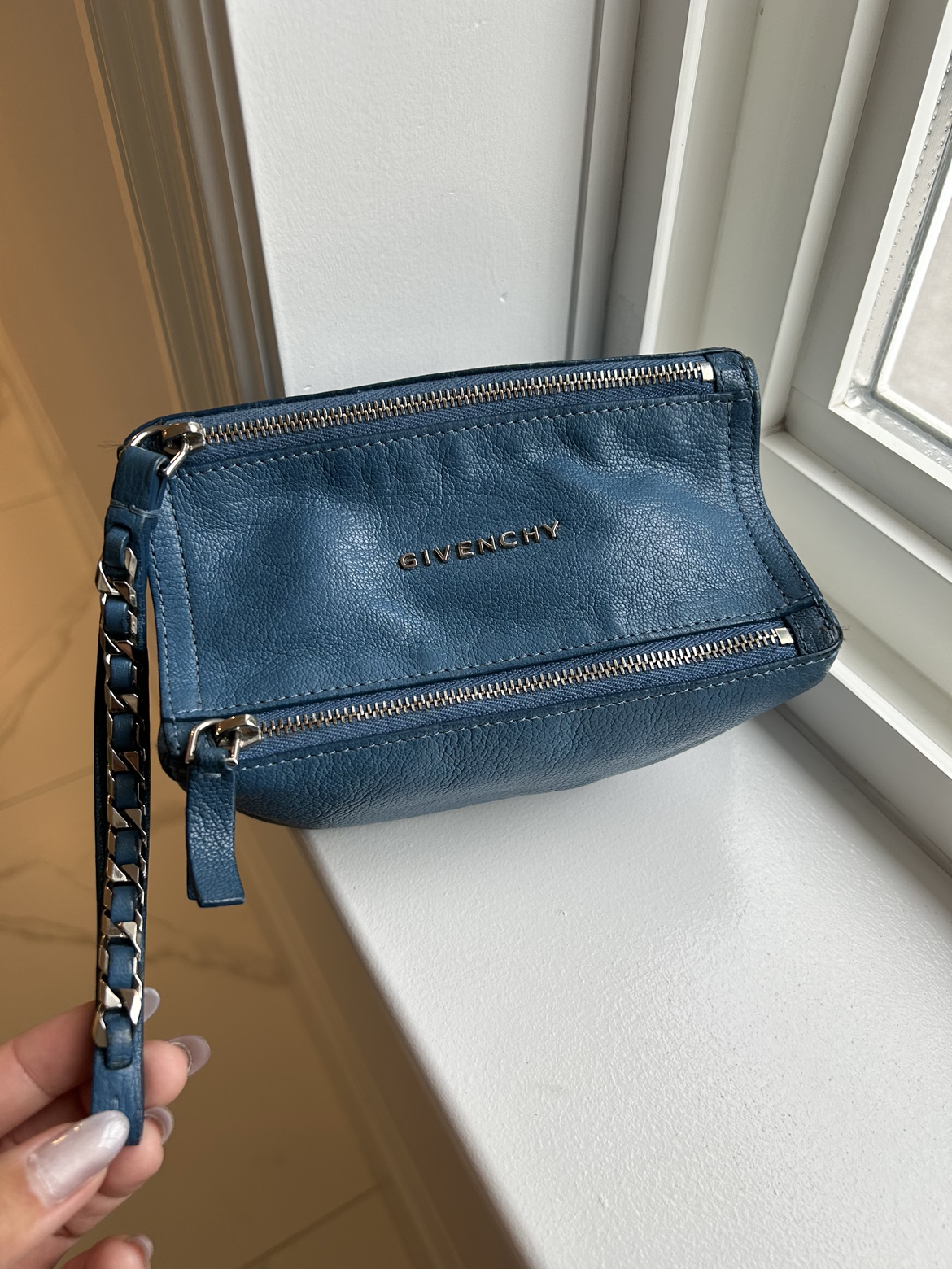 Givenchy Blue Chain Pouch - photo 2