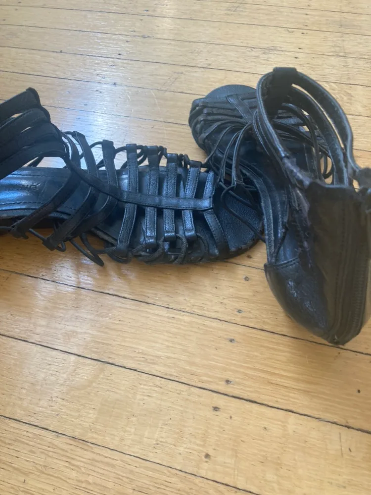 Arturo Chiang Black Leather Gladiator Sandals thumbnail