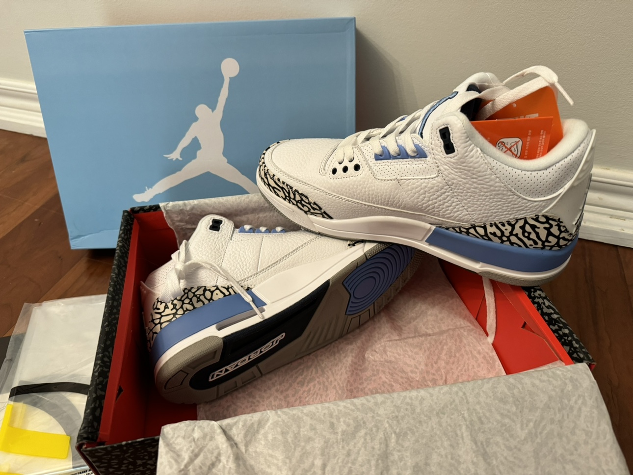 Air Jordan 3 Retro "White Cement Reimagined" Size 9.5 - photo 5