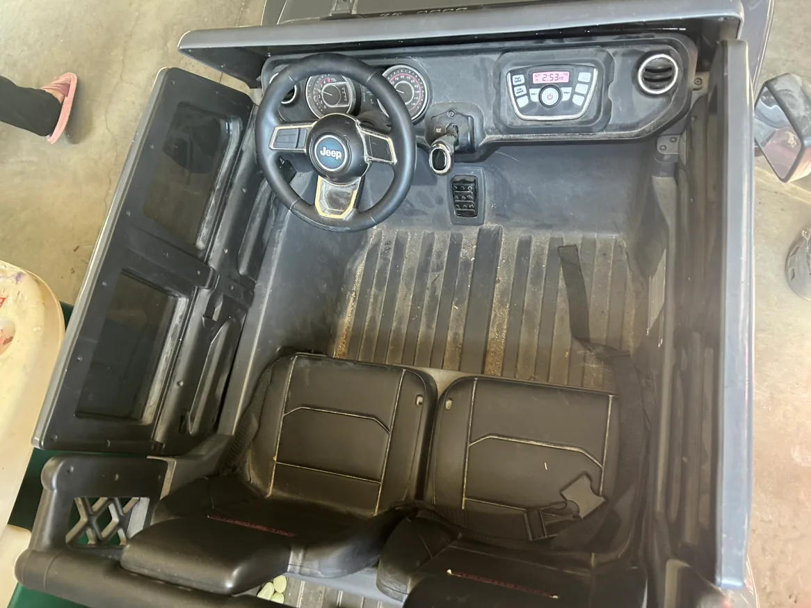 Jeep Kids Ride On Car image indicator(2)