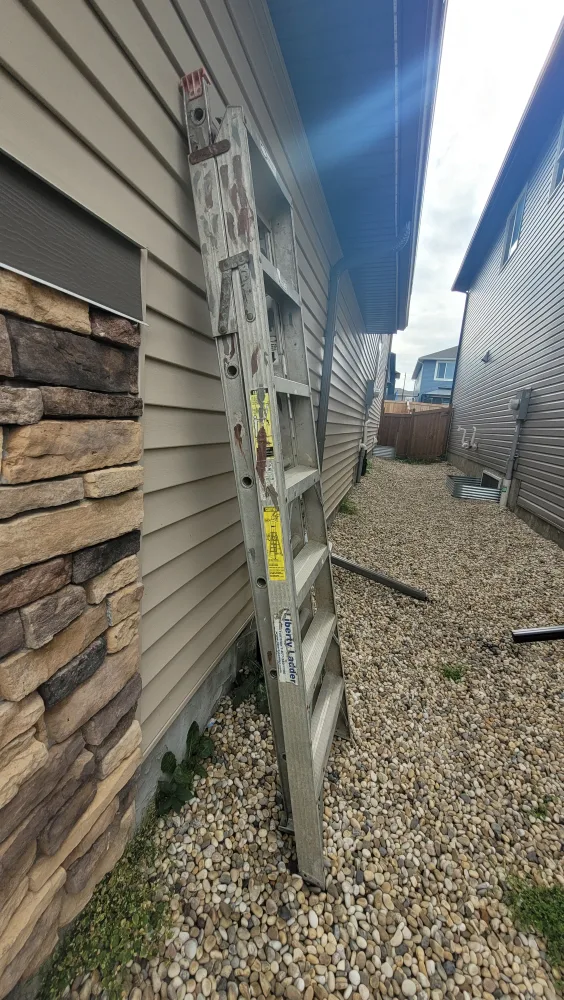 Aluminum Extension Ladder thumbnail