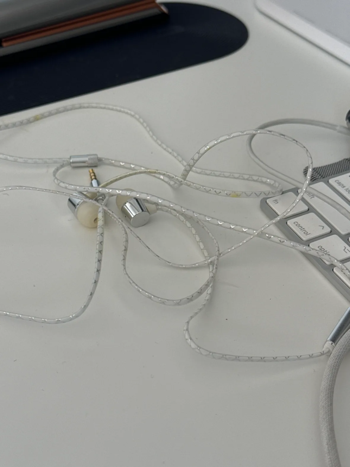 Earbuds thumbnail