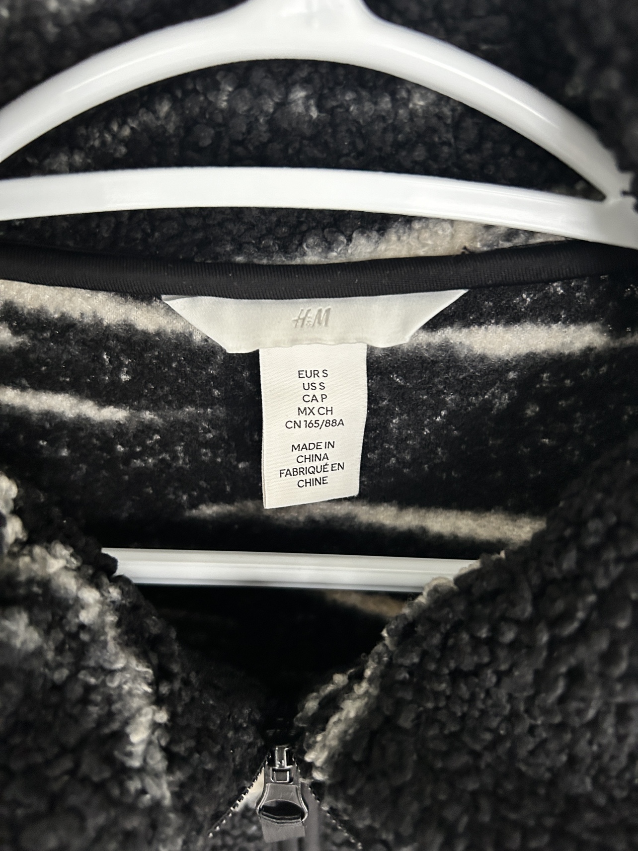 H&M Black and White Striped Fleece Jacket - photo 2