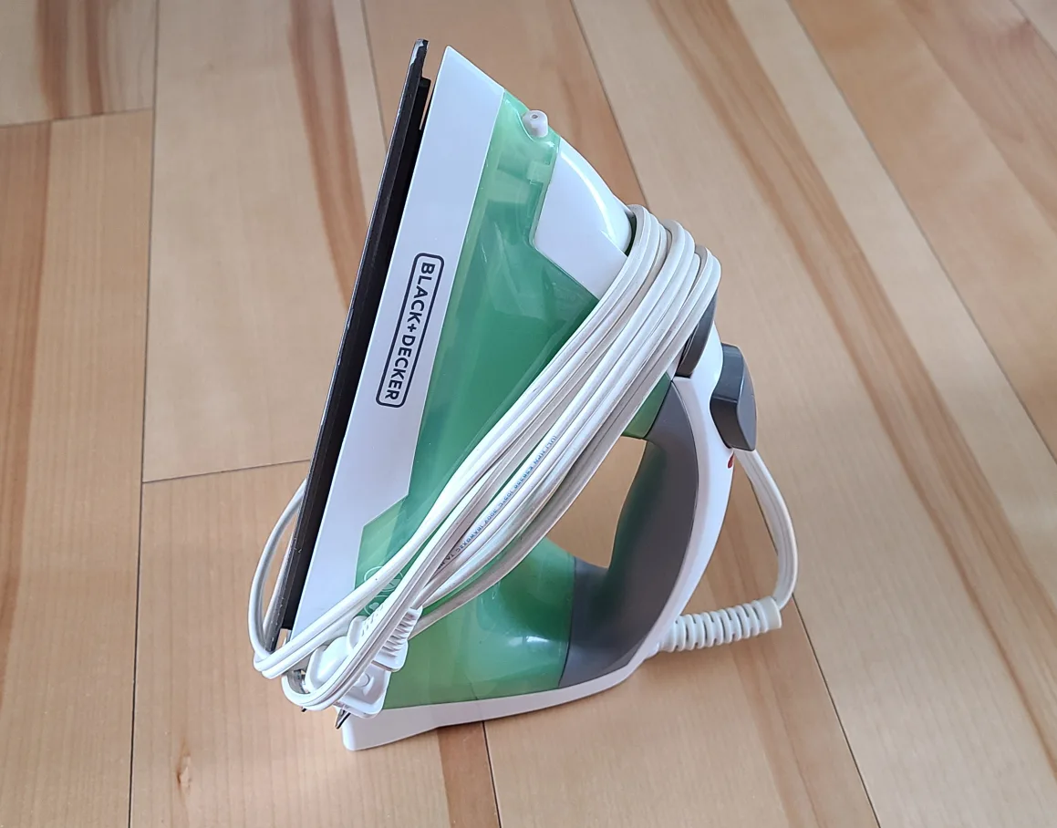 Black & Decker Iron in good condotion thumbnail