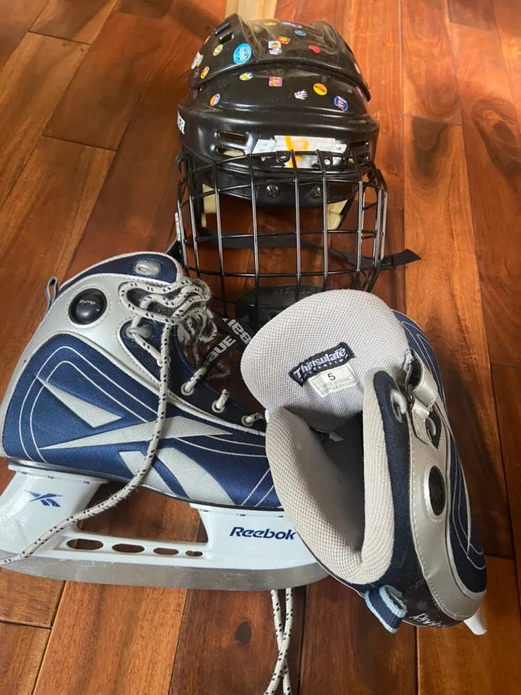 Hockey Equipment Set image indicator(3)