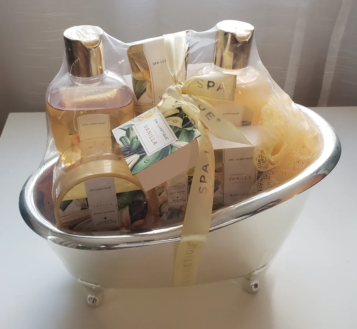 Spa Luxetique Vanilla Bath Gift Set image indicator(2)