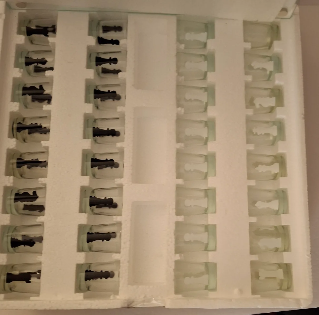 32 SHOT GLASSES CHESS SET GLASS BOARD GAME image indicator(5)