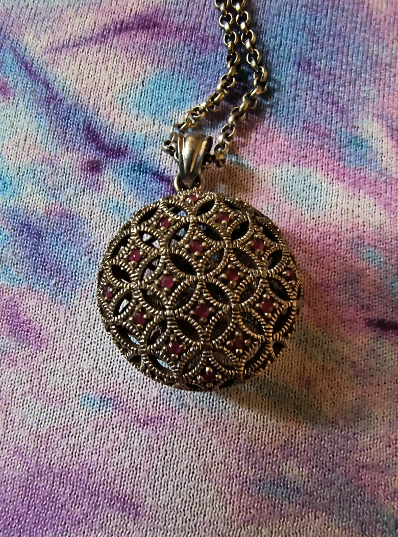 platinum plated, silver with ruby stones necklace image indicator(2)