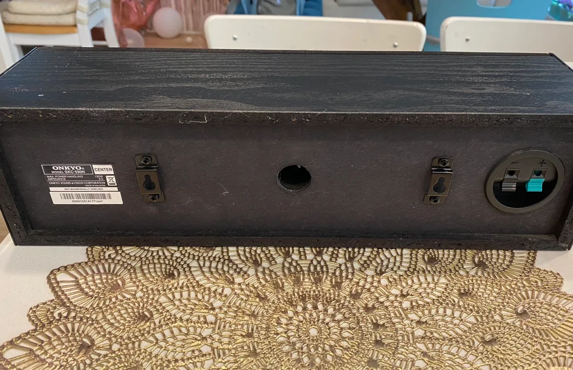 Onkyo Center Channel Speaker 130 watts, wall mountable image indicator(3)