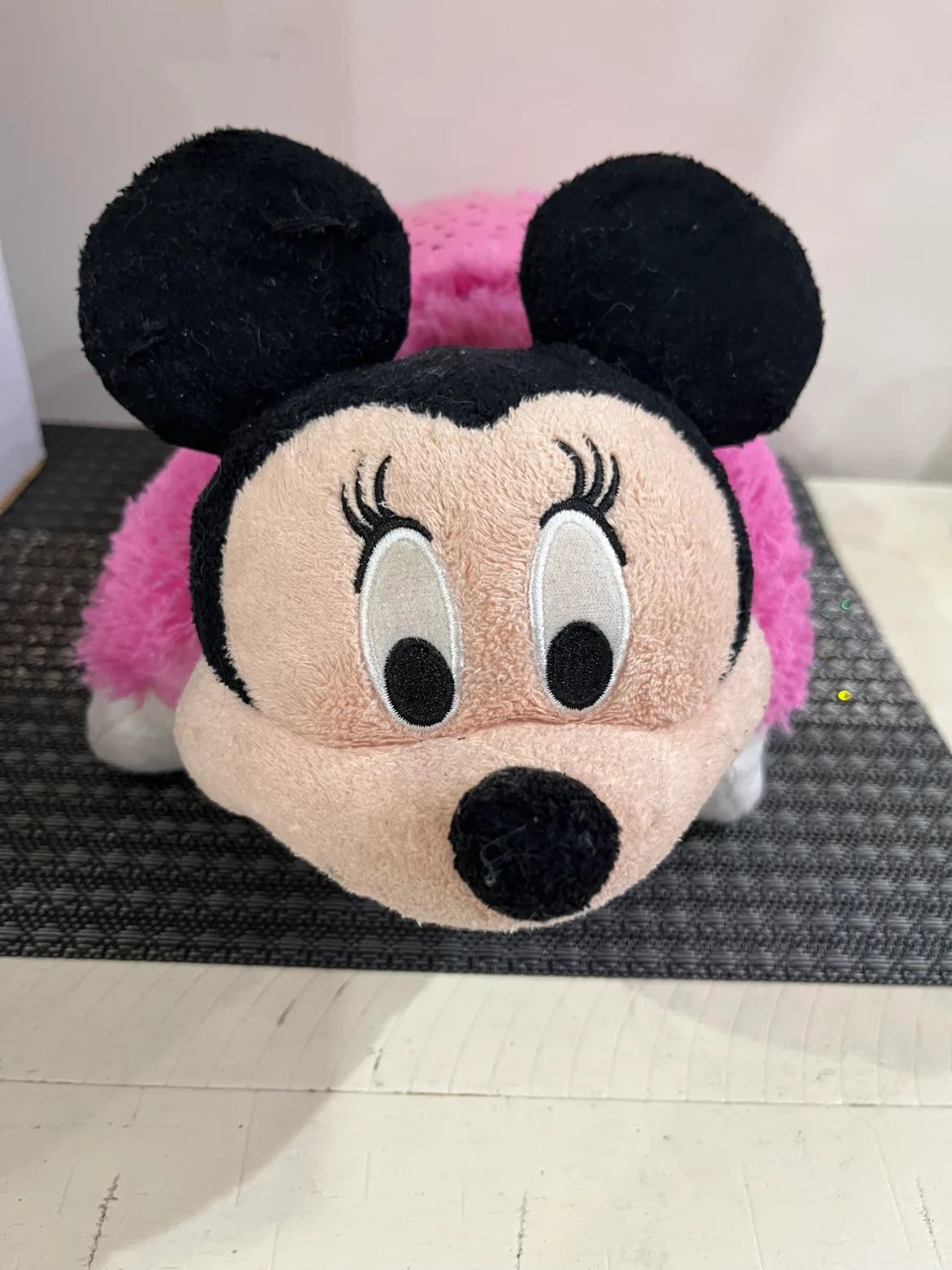 Minnie Mouse Projector Pillow and Two Games image indicator(4)