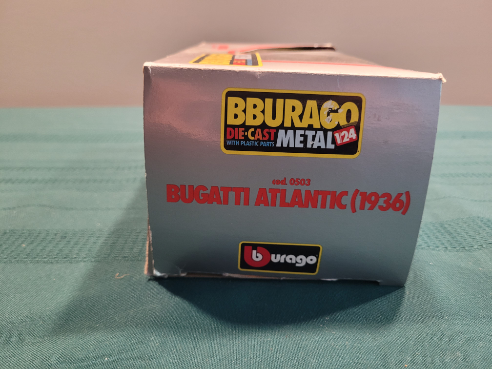 1/24 Scale Bburago Bugatti Atlantic (1936) - photo 4