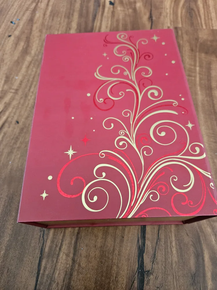 Red and Gold Gift Box thumbnail