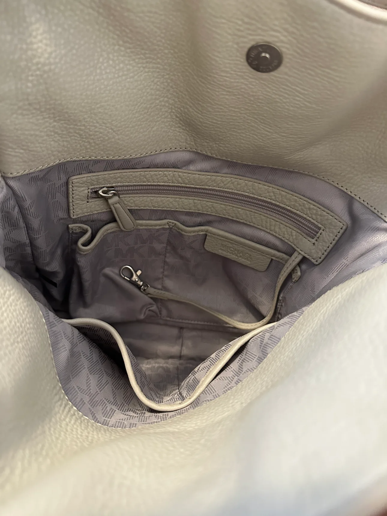 MK Nude Everyday Essential Tote image indicator(4)