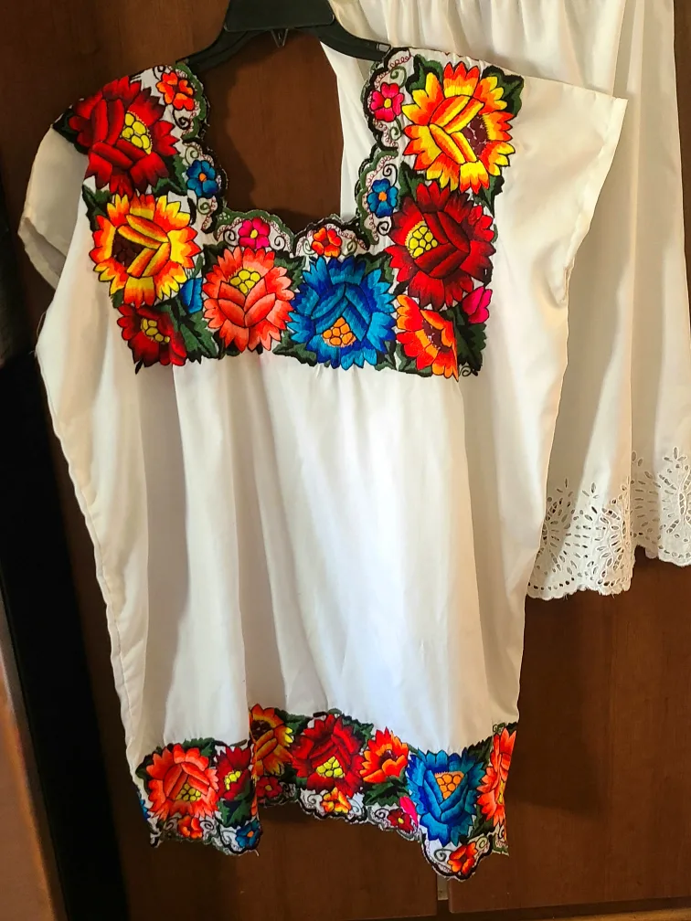 BEAUTIFUL MEXICAN DRESS!! thumbnail