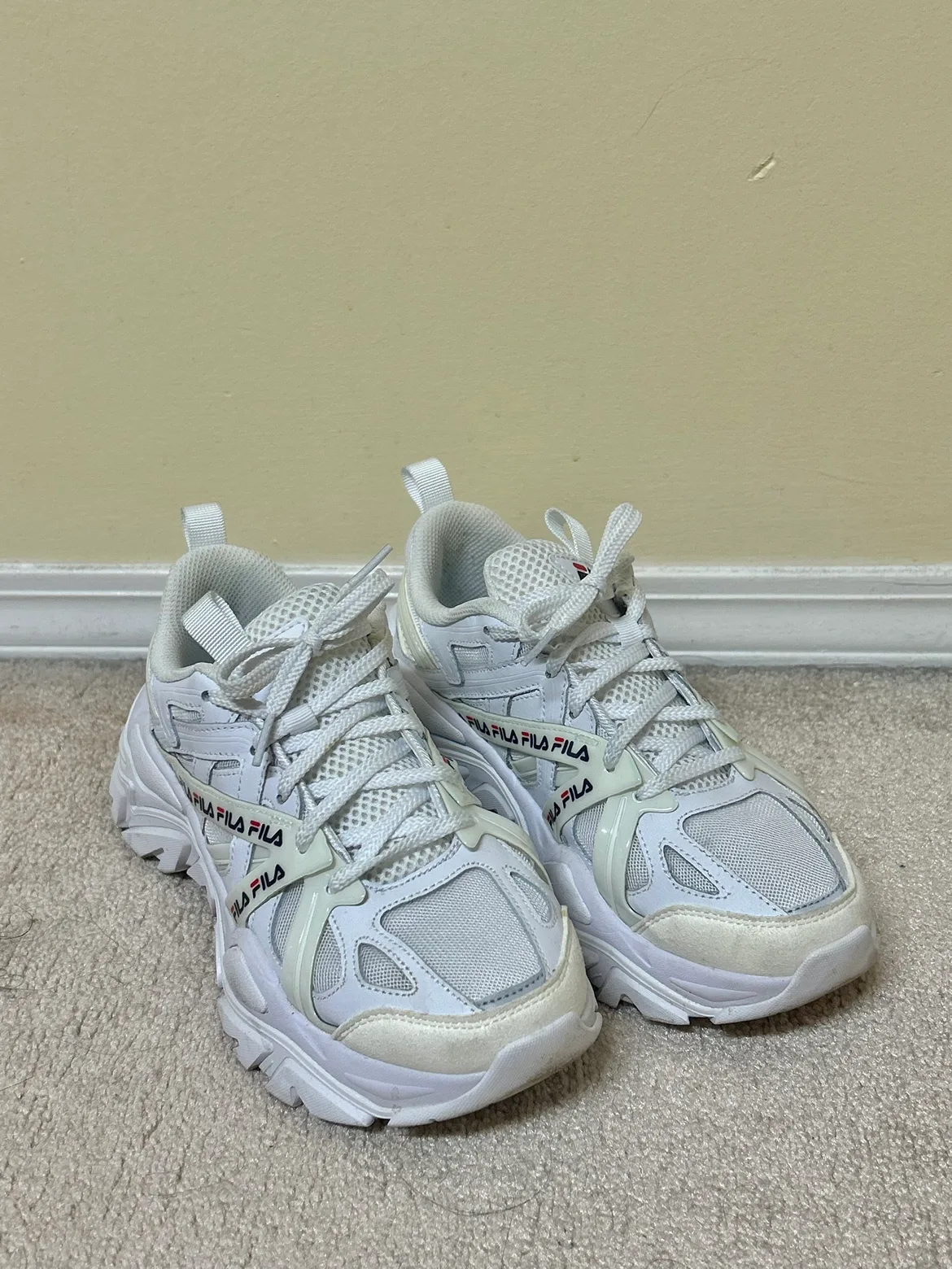 FILA Sneakers thumbnail