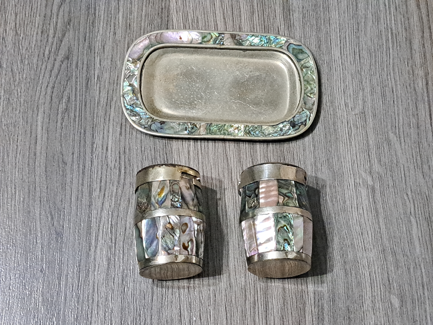 Rare Salt and Pepper Shakers on Tray - photo 5