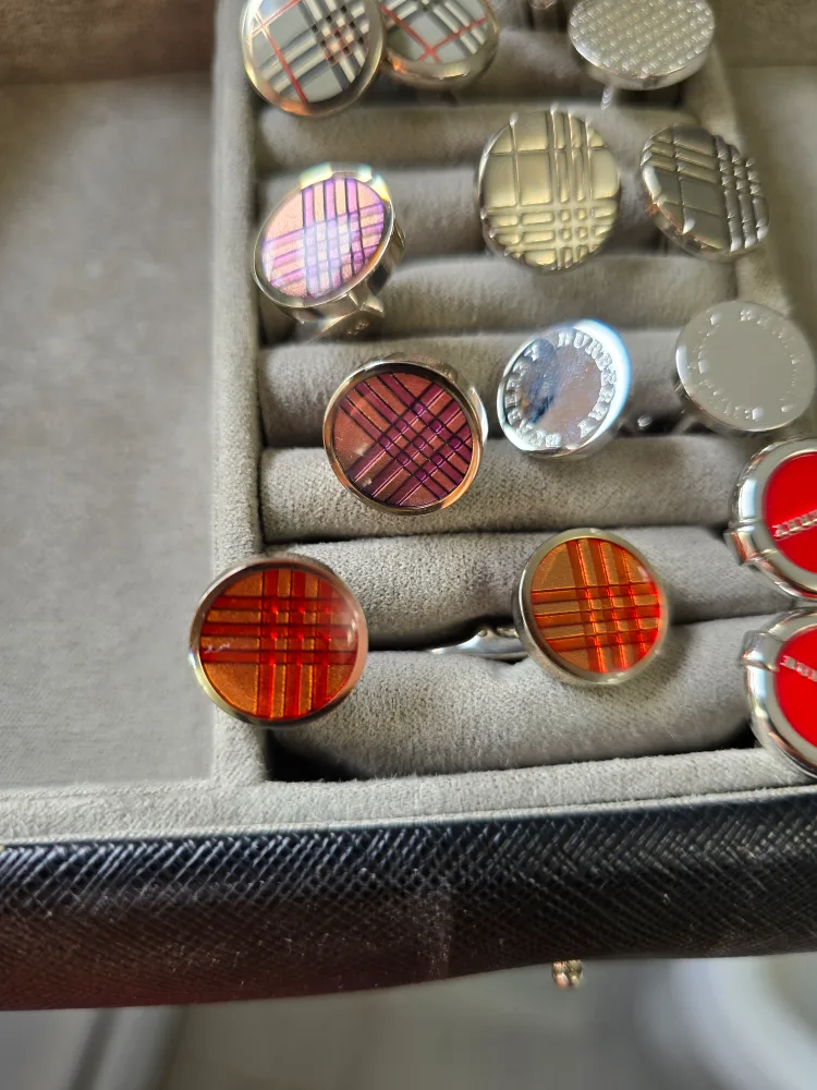 Burberry cufflinks image indicator(2)