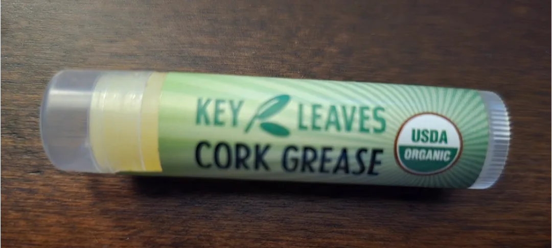 Bundle multiple Nail Polish + lipsticks + shampoo image indicator(5)