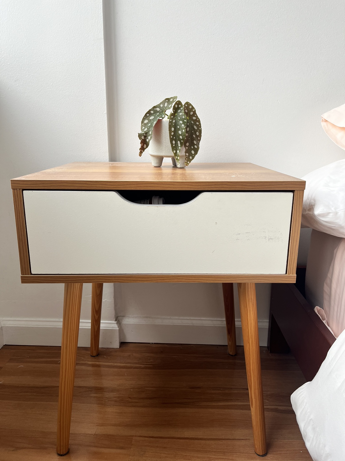 2 Nightstands