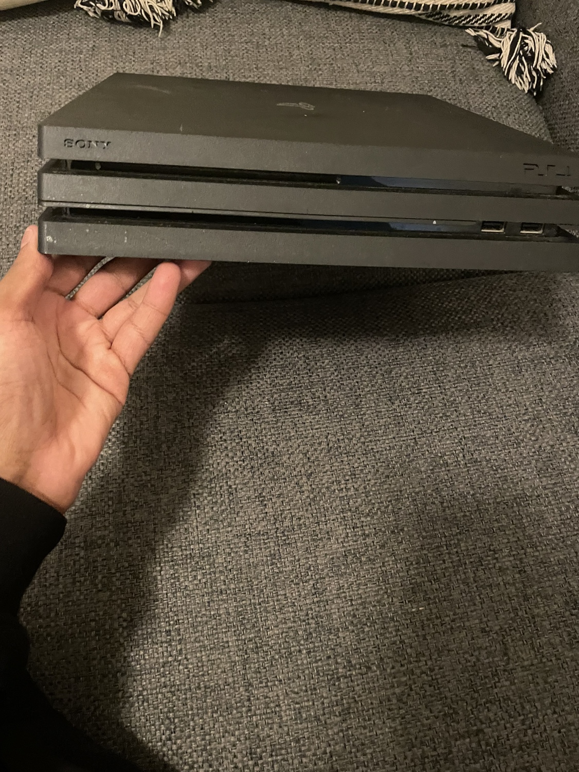 PlayStation 4 Slim with controller but not games - photo 2