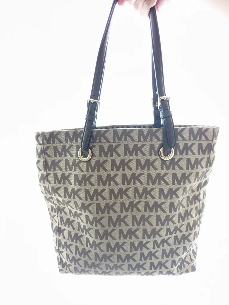 LIKE NEW Michael Kors Jet Set canvas monogram tote image indicator(2)