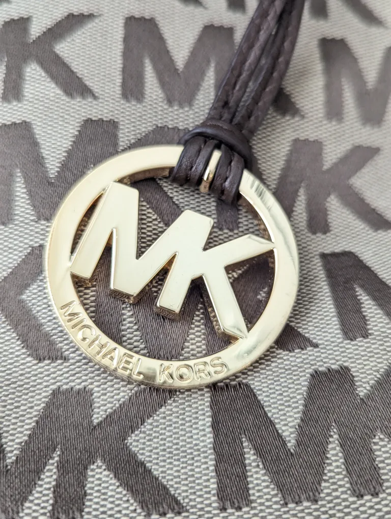 LIKE NEW Michael Kors Jet Set canvas monogram tote image indicator(3)