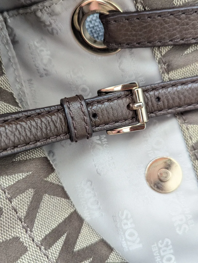 LIKE NEW Michael Kors Jet Set canvas monogram tote image indicator(4)