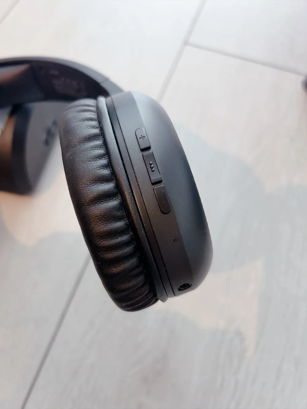 Open box🥕 Wireless Headphone for TV Transmitter Charging Dock image indicator(5)