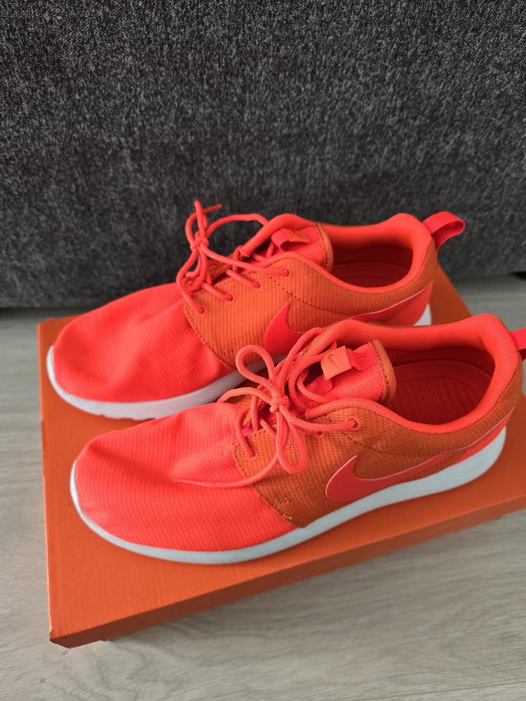 Nike Roshe Run Unisex Size 9