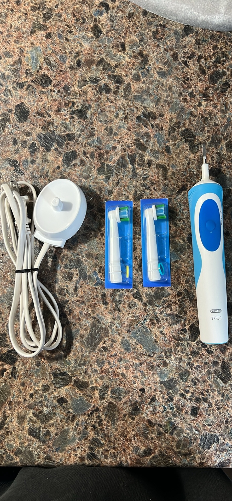 Oral-B Electric Toothbrush - photo 2