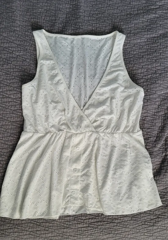 White Womens Sleeveless top size xl thumbnail