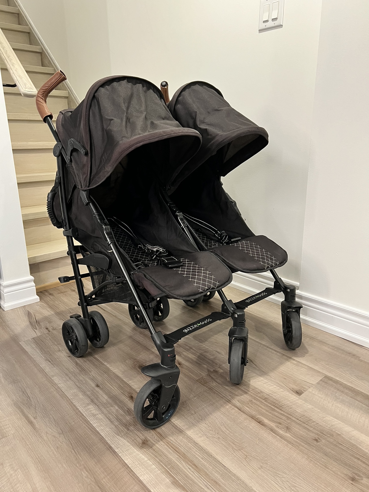 Guzzie + Guss twin stroller/double stroller