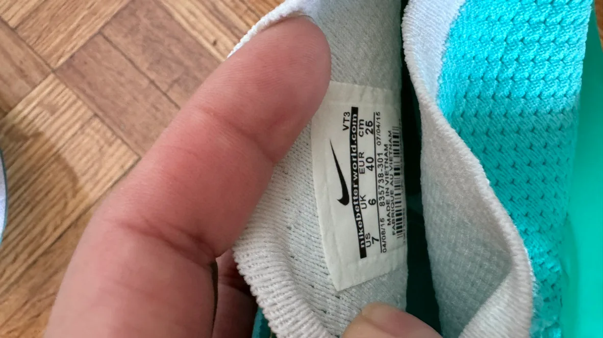 Women’s sneakers image indicator(3)