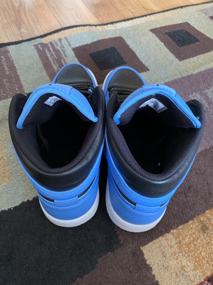 Air Jordan 1 Mid - photo 2