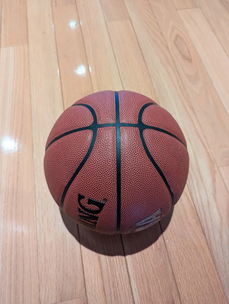Spalding Ultimate Indoor/Outdoor Basketball image indicator(3)