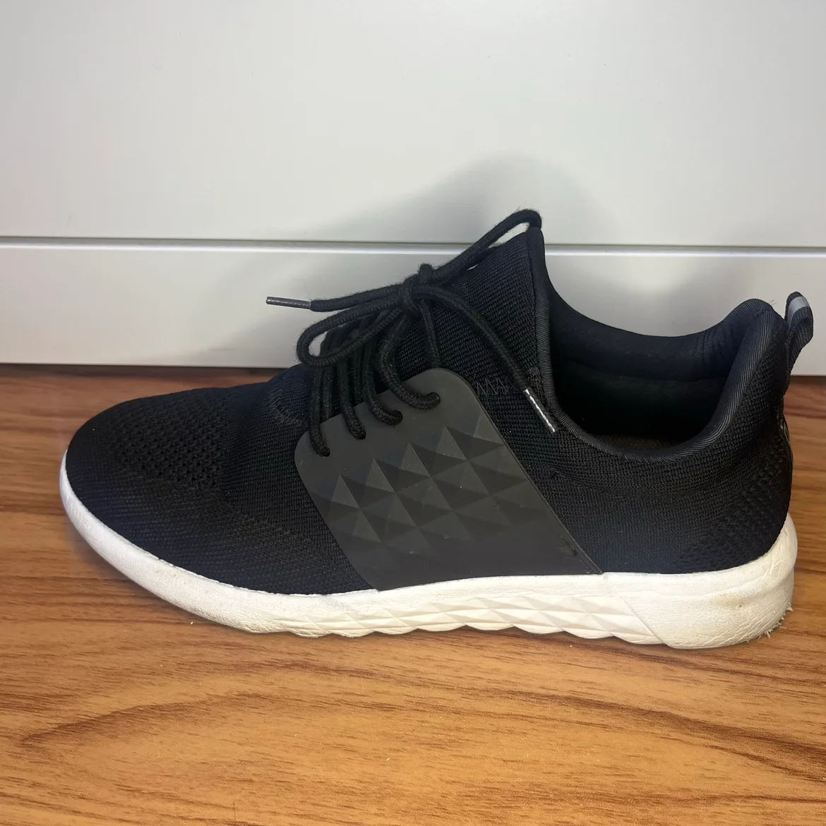 Aldo Sneakers 8.5 image indicator(8)