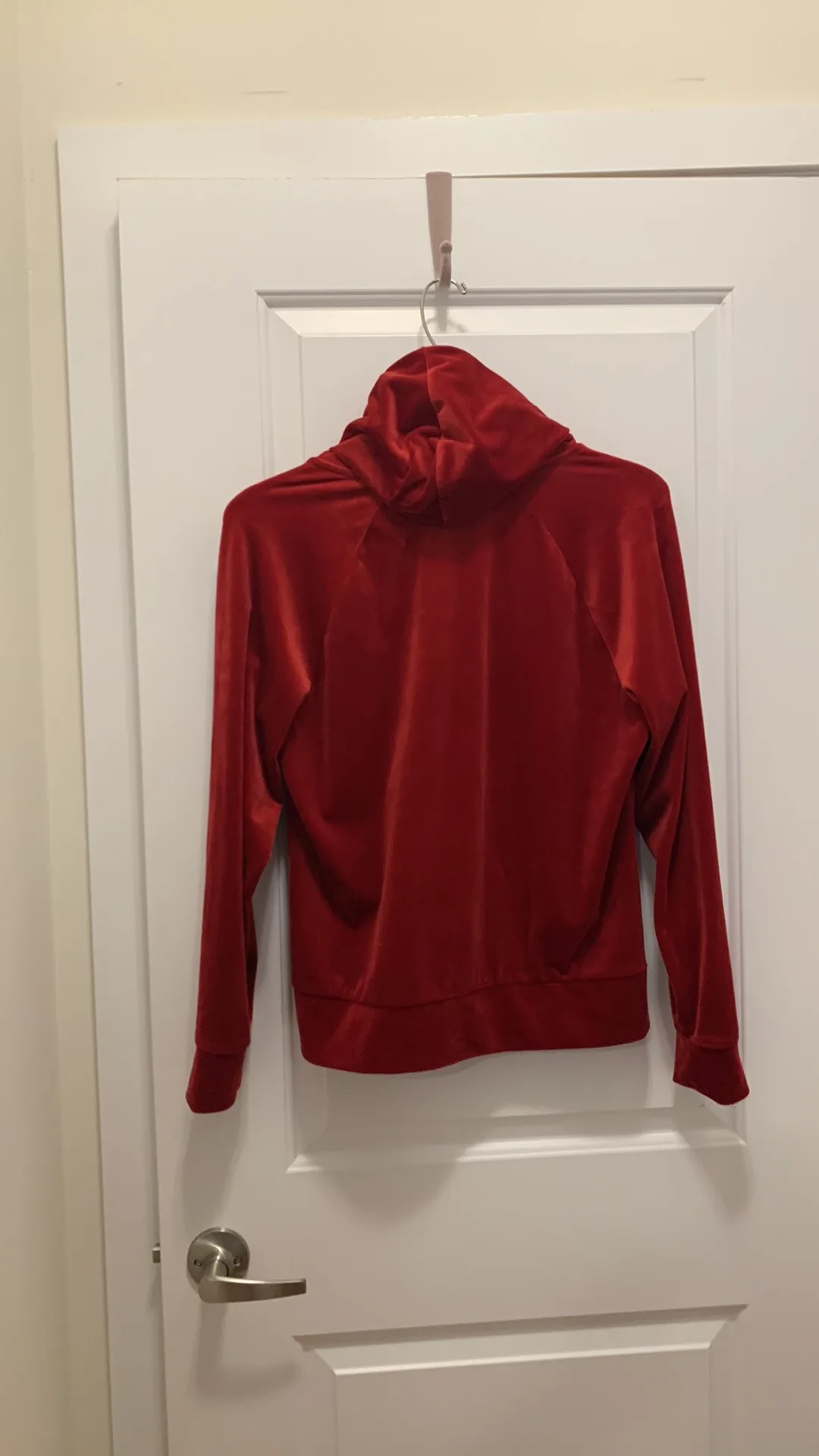 M red sweater image indicator(3)