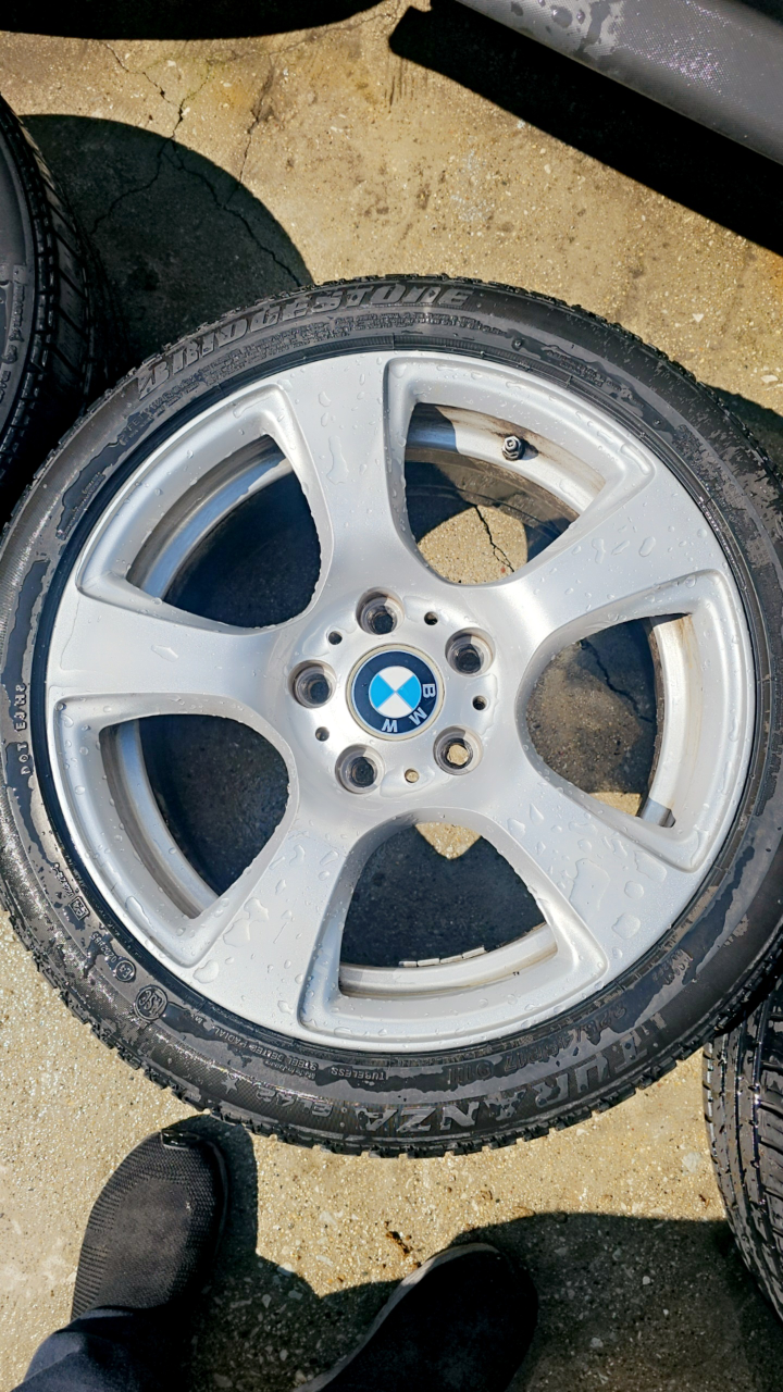 BMW 17" Wheels and Tires like new - photo 3