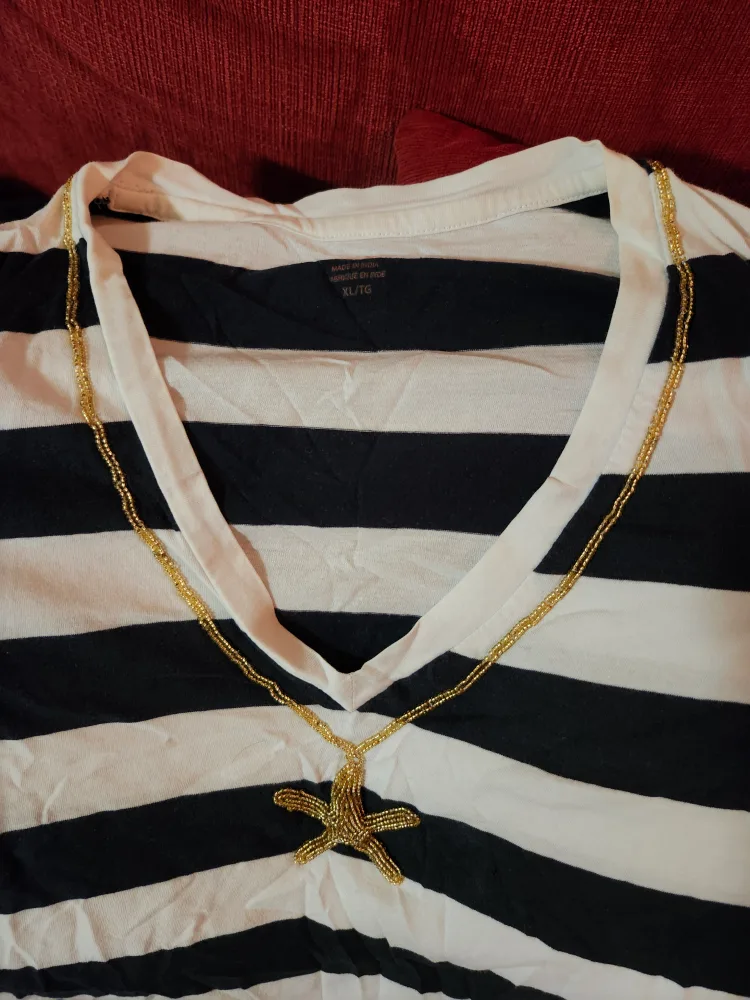Striped V-Neck T-shirt #freecycle image indicator(2)