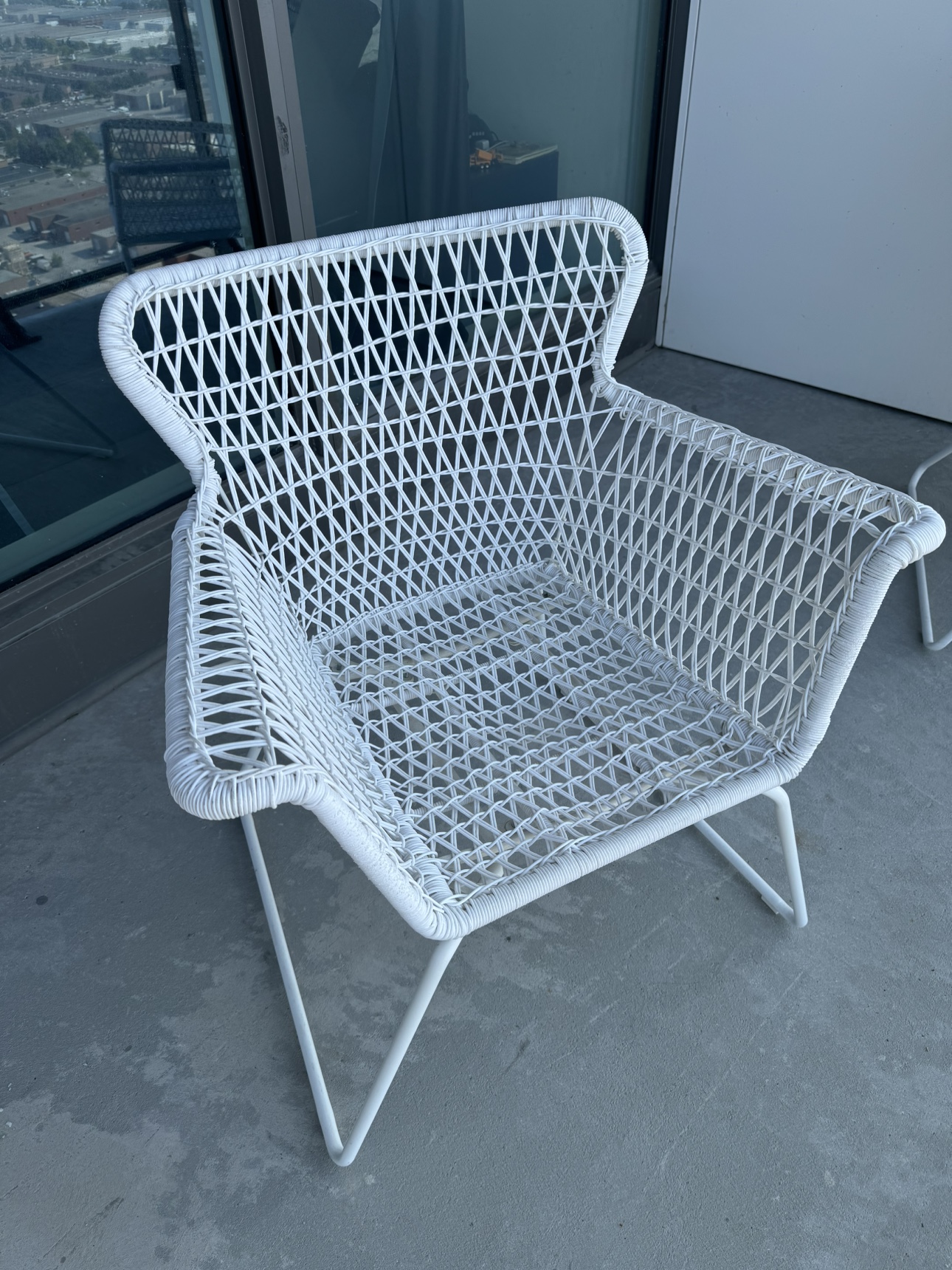 White Wicker Patio Chair - photo 3