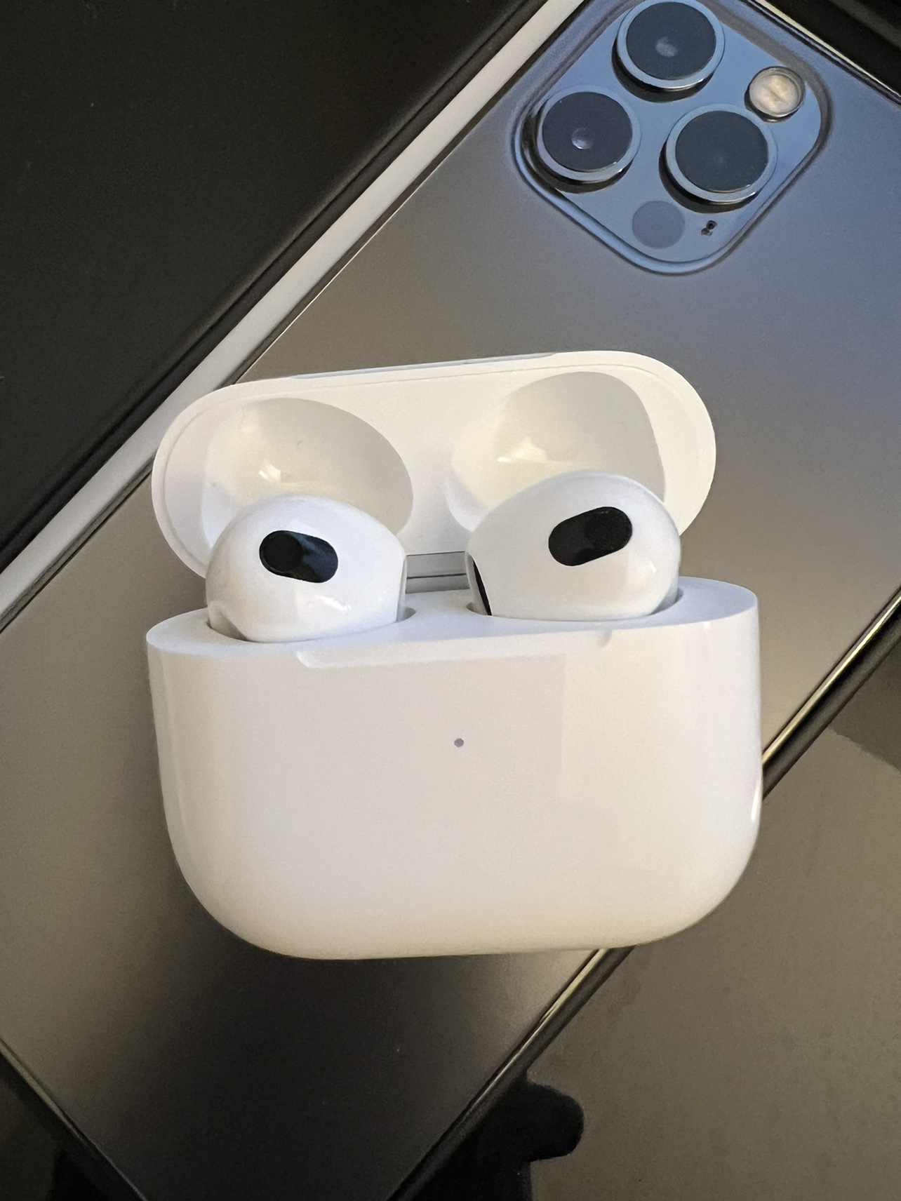 Apple AirPods (3rd Generation)