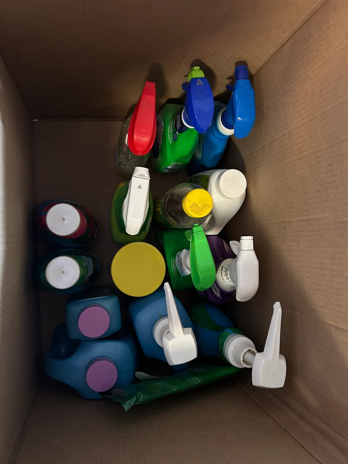 Huge box of cleaning supplies #freecycle thumbnail